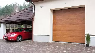 Секционные ворота цвета Золотой дуб